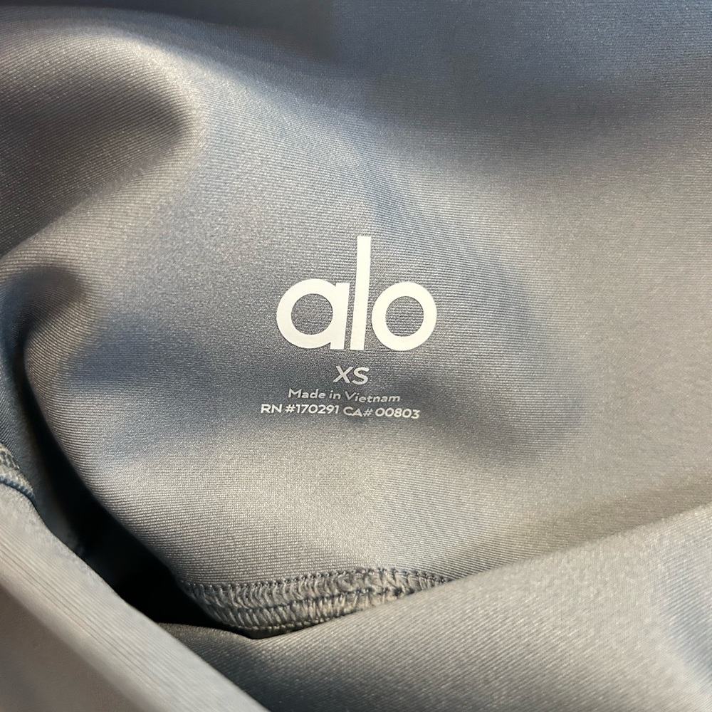 ALO Yoga Gray Leggings - Picture 6 of 7